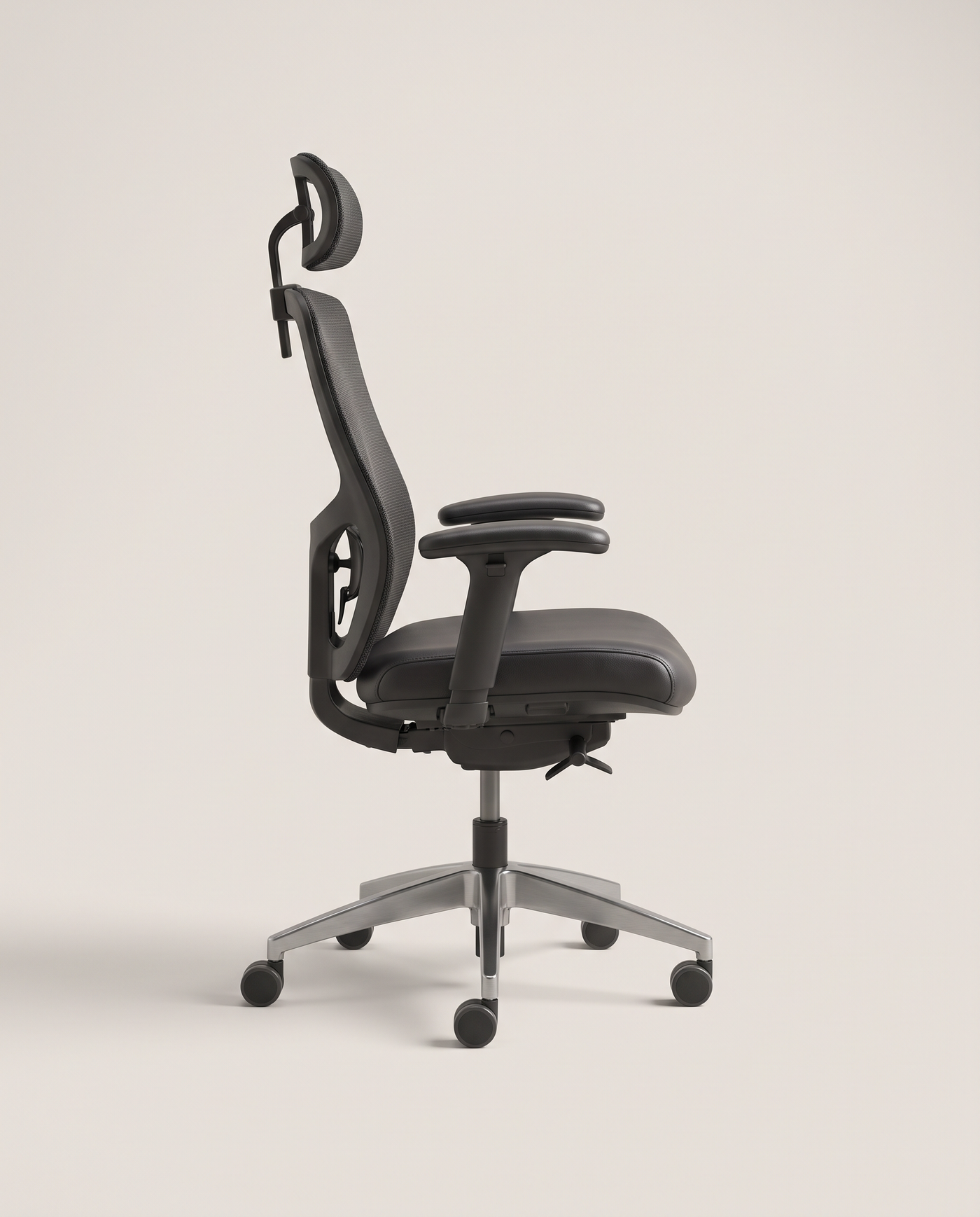 Hensley Mesh-Back Manager Chair - side profile detail shot